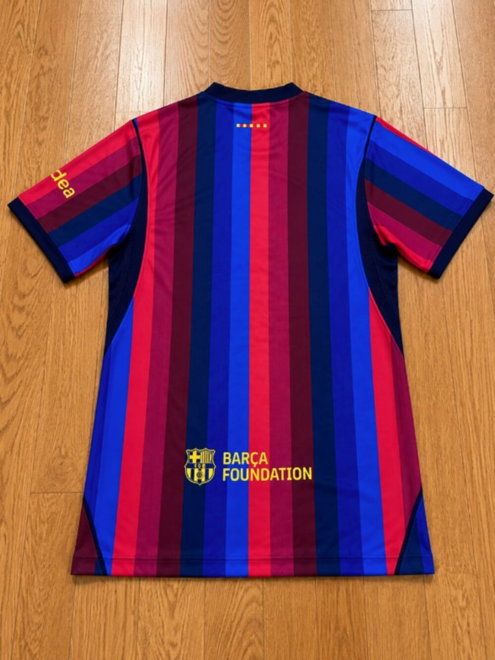 FC Barcelona Home Jersey 26/27 - Picture 2 of 2